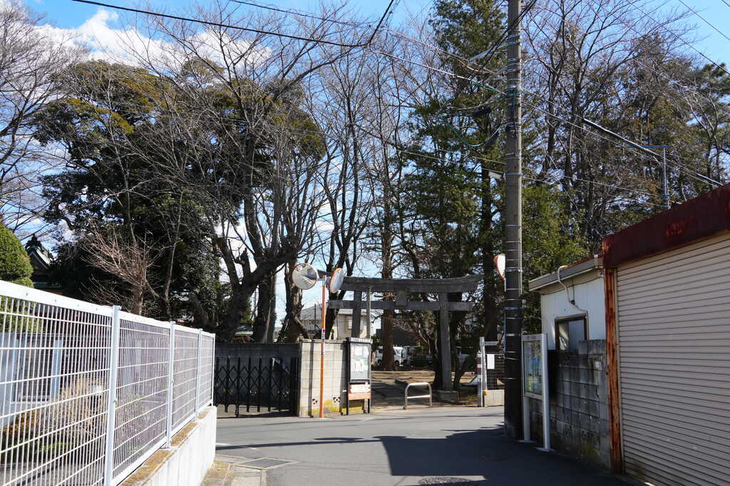 若宮八幡神社西側入口丁字路