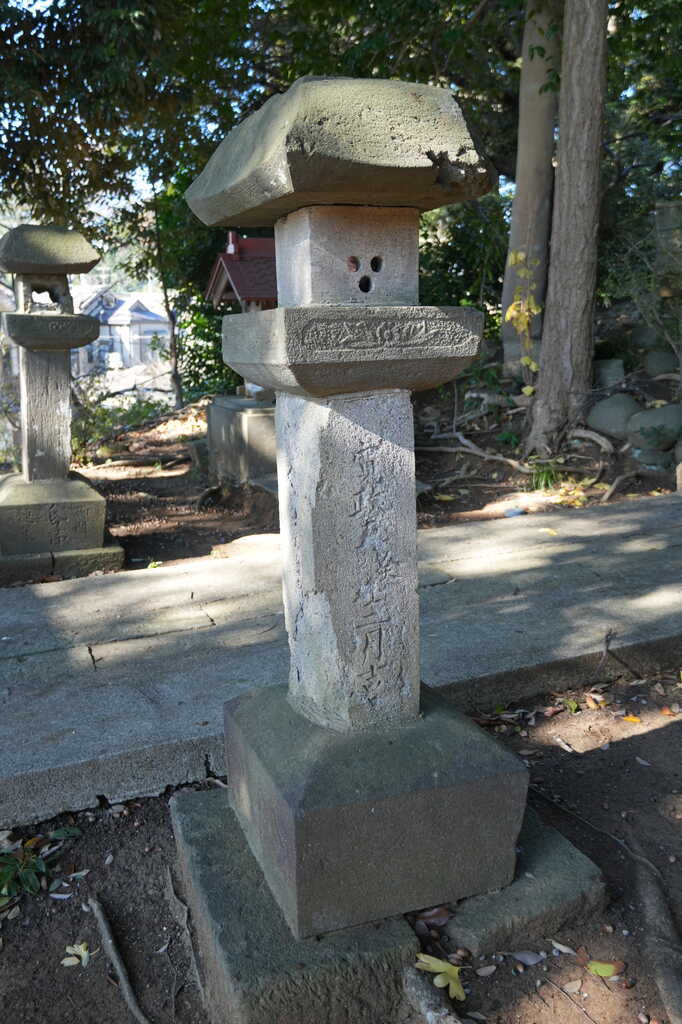 大野町天神神社右常夜灯正面右面