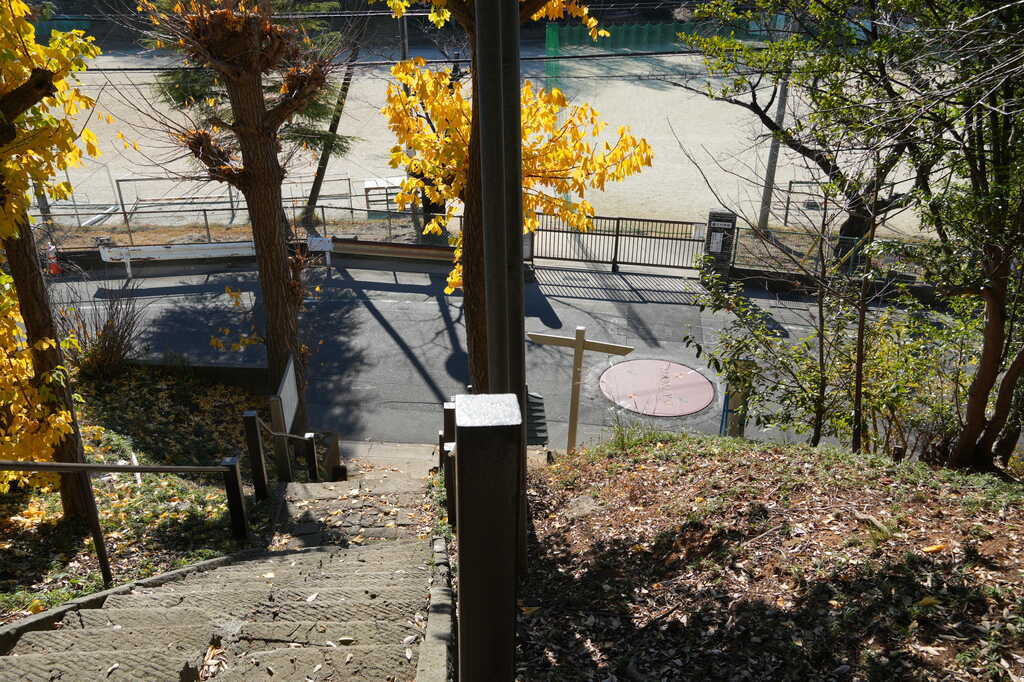 大野町天神神社参道階段上から