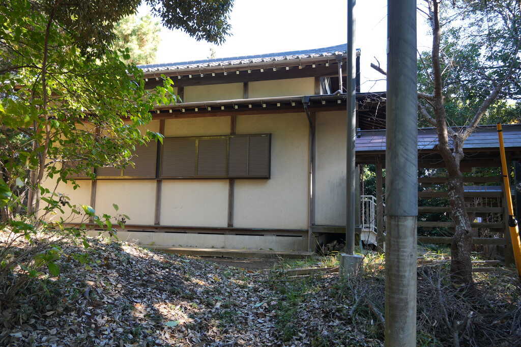 大野町天神神社社殿左側