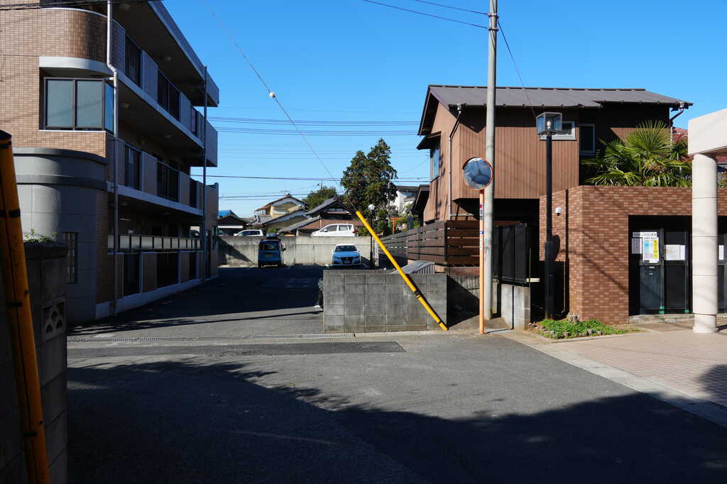 大野町天神神社北西出入口から西北西の曲がり角