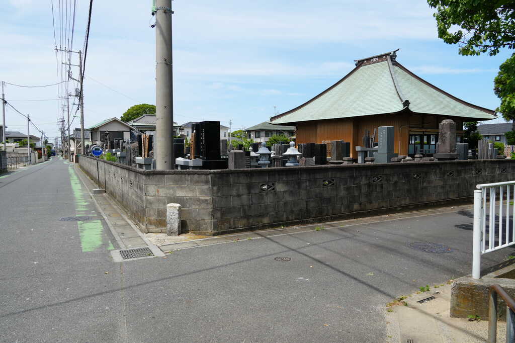 彦成通り上口公園・善照寺丁字路南から
