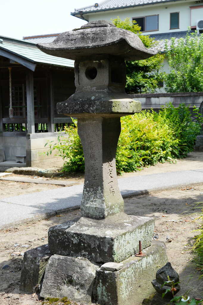 上口善照寺常夜灯右面背面