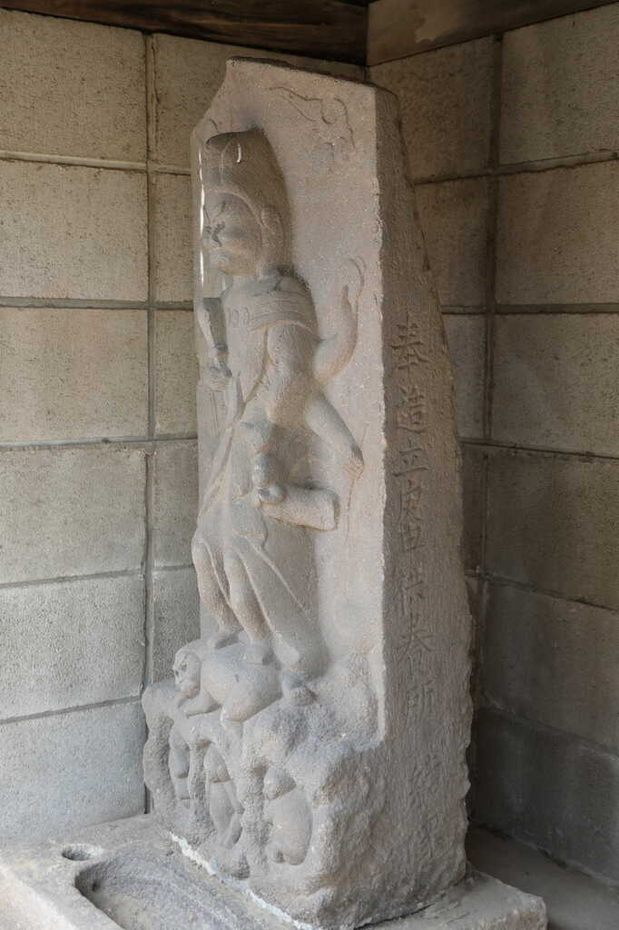 上口善照寺東の青面金剛庚申塔正面右面