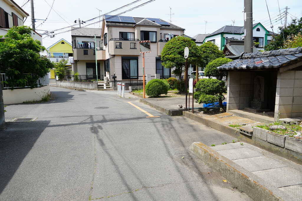 上口善照寺東の丁字路南から