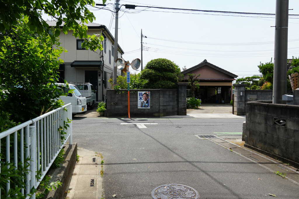 彦成通り上口公園・善照寺丁字路東から