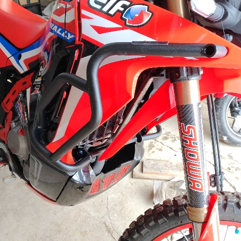 新型250ラリーにアウトバックモーターテックのクラッシュバー付けて 