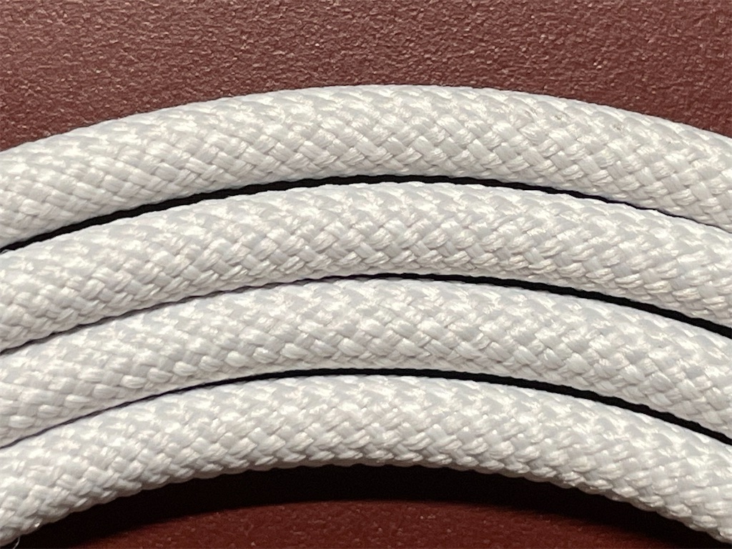 付属USB-C-Lightningケーブル 付属USB-C-Lightningケーブル