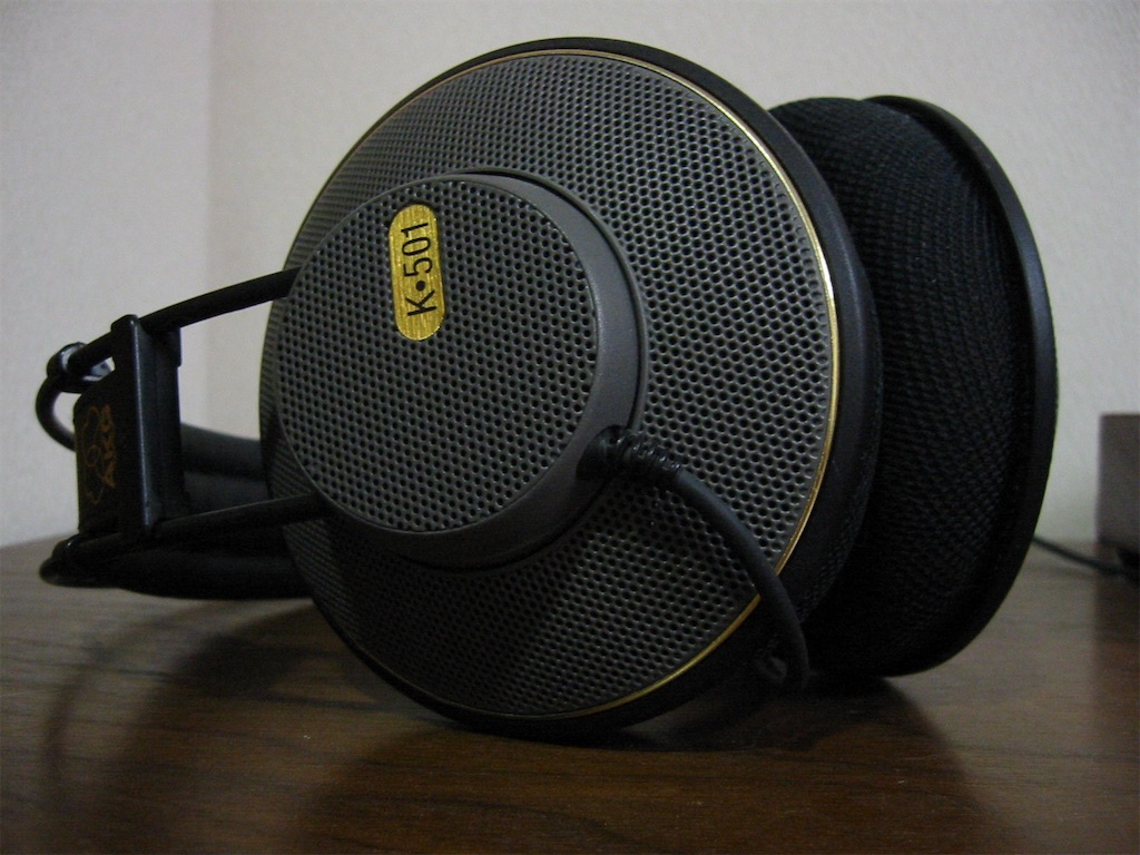 AKG K501