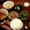 今夜は煮豚大根とゴボウ唐揚げとヒジキサラダとぬか漬けみそ汁納豆ご