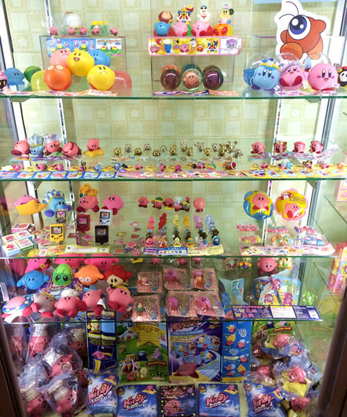星のカービィワンフロアまるごとミュージアムの展示品。ガシャポン系、人形やスーパーボール