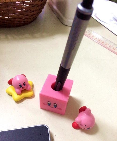 カービィのデザインをあしらった歯ブラシキューブスタンド