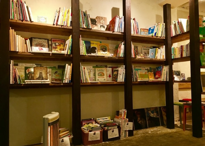 東京都内にあるブックカフェ、ブックカフェデイズの紹介と内観