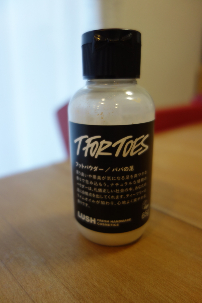 Lush パパの足 レビュー 足のニオイ対策だけでなく革靴の消臭にも効果のあるパウダー ガミログ
