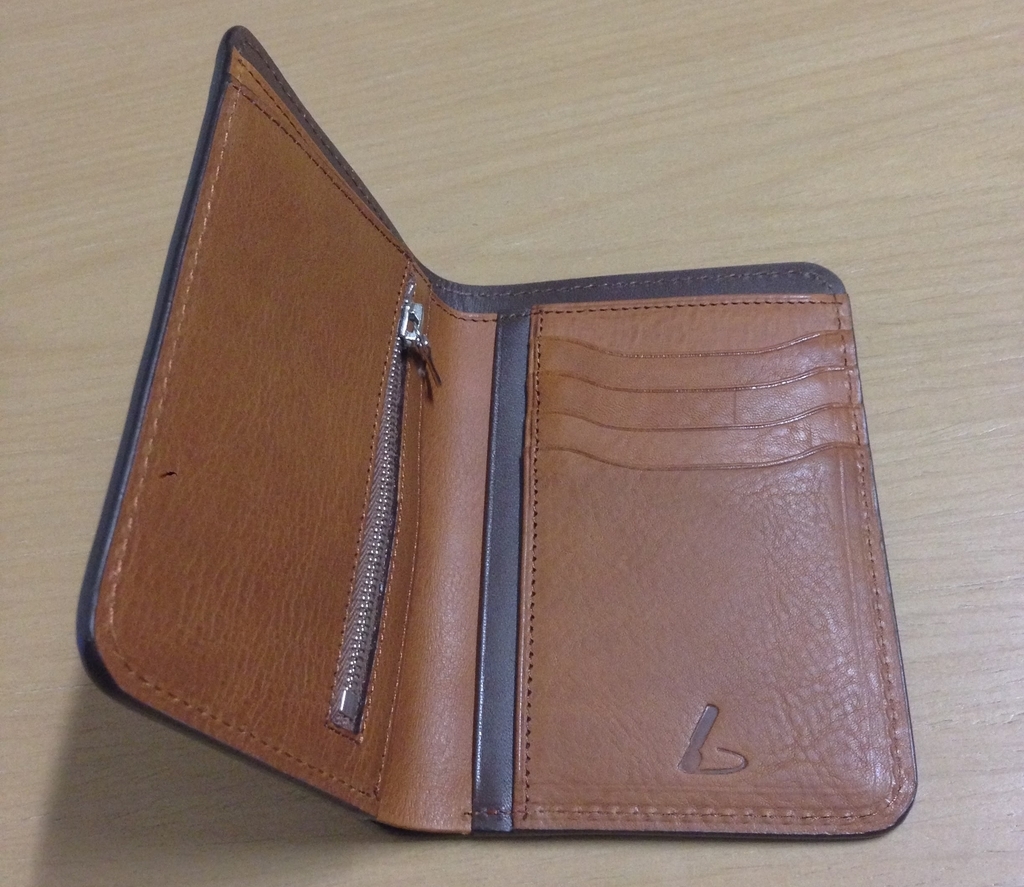 土屋鞄 ウルバーノジャケットパース レビュー】長財布と二つ折り財布の