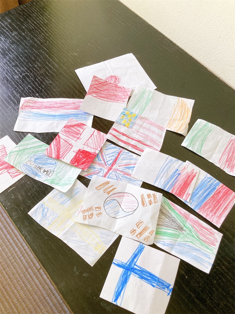 国旗絵本に夢中の子どもたち 幼児におススメ絵本 三姉妹ママのワンオペ育児奮闘記 雷雨ときどき晴れ