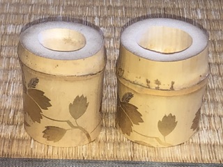 竹蓋置　一双　つぼつぼ蒔絵　宗玄作　良漆【中古】 桐蒔絵 竹蓋置 一双 正玄 造 - お茶を身近に楽しむ