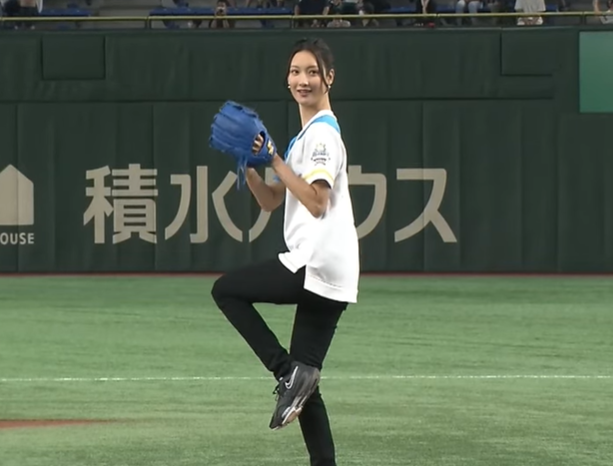 菜々緒 始球式 サントリードリームマッチ