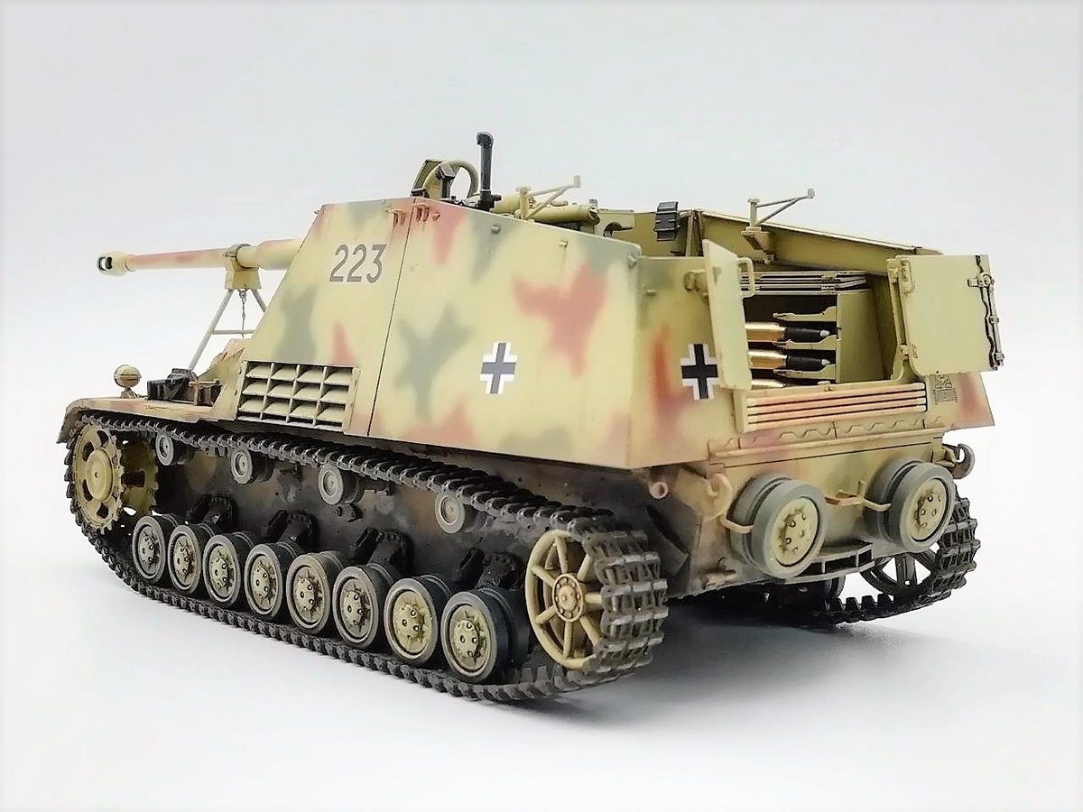 タミヤ1/35 ドイツ重対戦車自走砲　ナースホルン　戦車プラモデル完成品 タミヤ 1/35 ミリタリーミニチュアシリーズ ドイツ重対戦車自走
