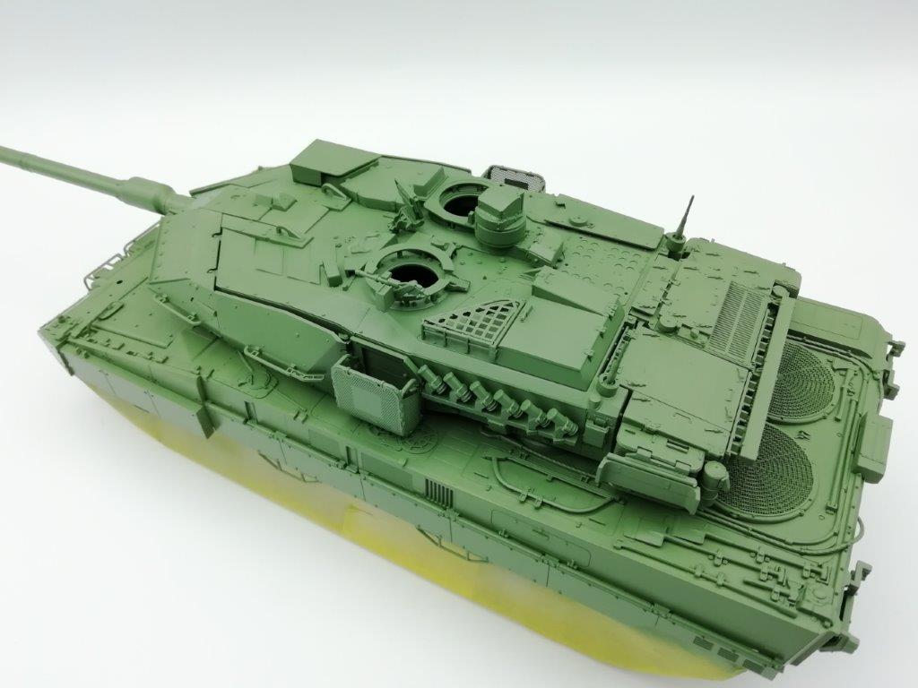 タミヤ 1/35 レオパルト2A7V 製作記②｜履帯と車体の塗装開始【初心者