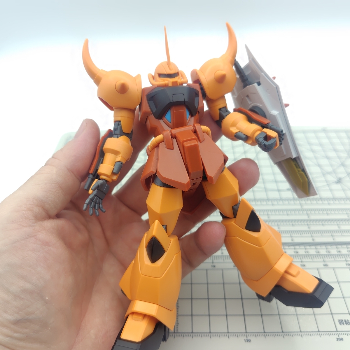 ガンプラ初心者向け】最低限の塗装でもここまで変わる！HGグフ