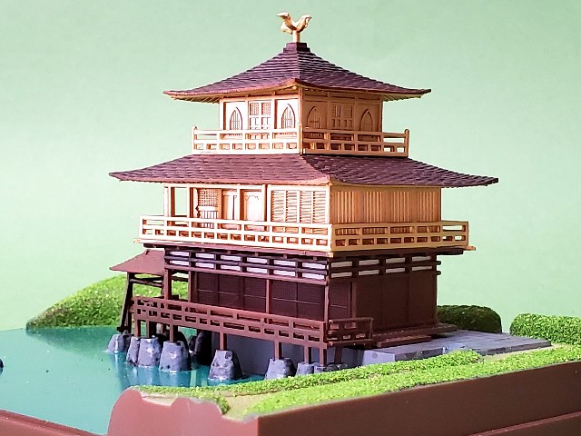 金閣寺模型 Amazon | 完成品＜ゴールド仕様＞ 木製建築模型 鹿苑寺・金閣（1