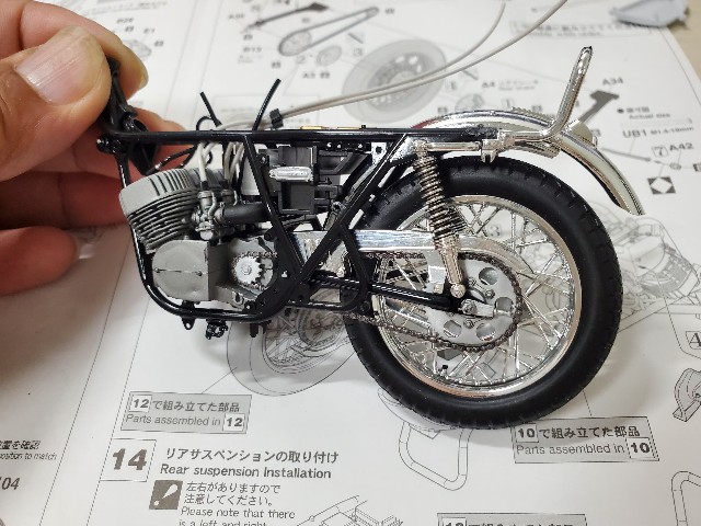 500SS マッハⅢ！⑦スイングアームとマフラー - 晩酌モデラー日記