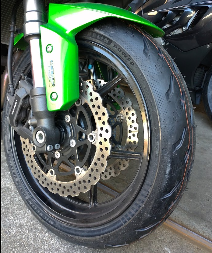 NINJA1000タイヤ交換 - gasguzzlerの日記
