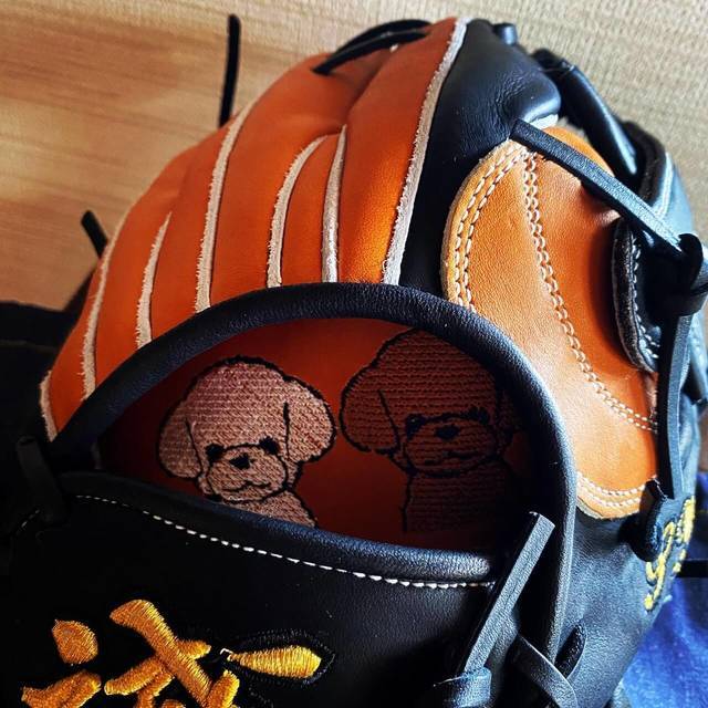 犬の刺繍グローブ