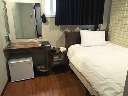 ホテルファクトリー201号室の室内