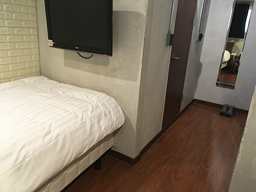 ホテルファクトリー201号室の室内