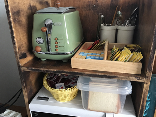 ホテルファクトリーの無料朝食パン＆キッチン備品