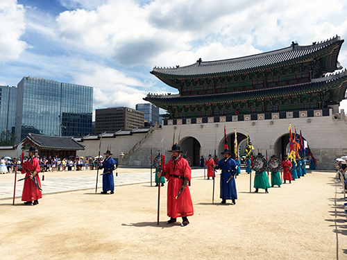 景福宮守門将交代儀式退場行進