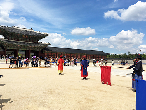 景福宮守門将交代儀式退場行進