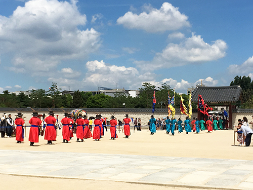 景福宮守門将交代儀式退場行進