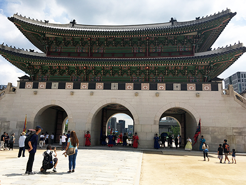 景福宮守門将交代儀式終了後光化門前守門兵