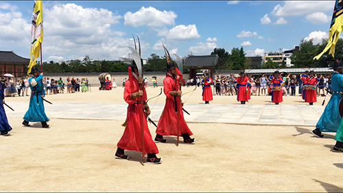 景福宮守門将交代儀式入場行進