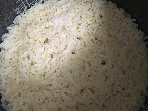 とうもろこしひげ茶で炊いたご飯