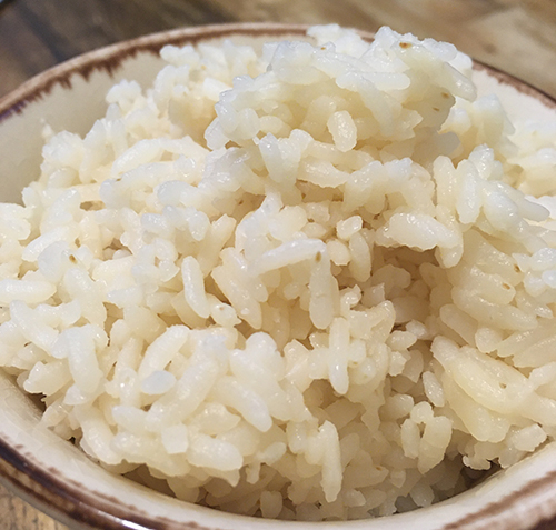 とうもろこしひげ茶で炊いたご飯