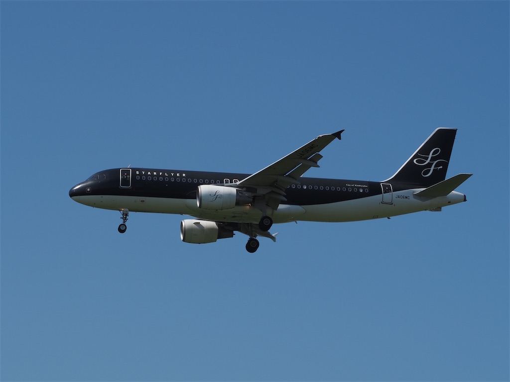 搭乗記】スターフライヤー羽田関西 シックな黒の機体で快適すぎる空の