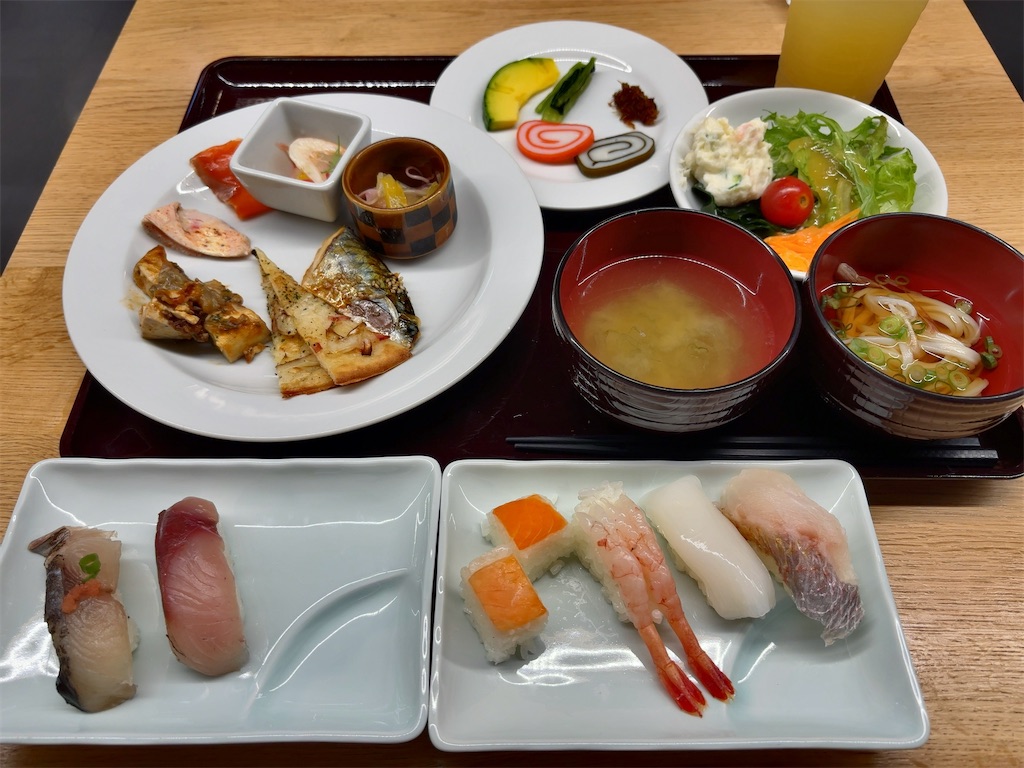 【宿泊記】ホテルヴィスキオ富山 富山駅の横で贅沢お寿司の朝食！！ - がーわのたびレポ