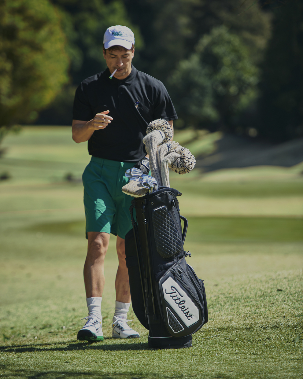 上級者見えを叶えるキャディバッグは“黒”が正解 - BRUDER