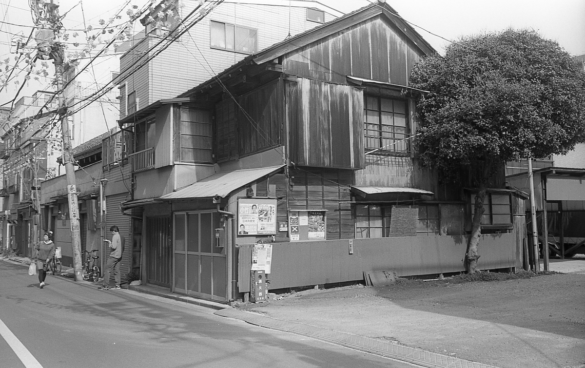 根津神社の近く 月光