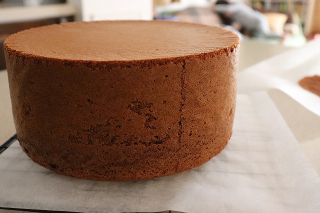 チョコレートスポンジで チョコレートケーキ さっさっさっと今日のおやつ