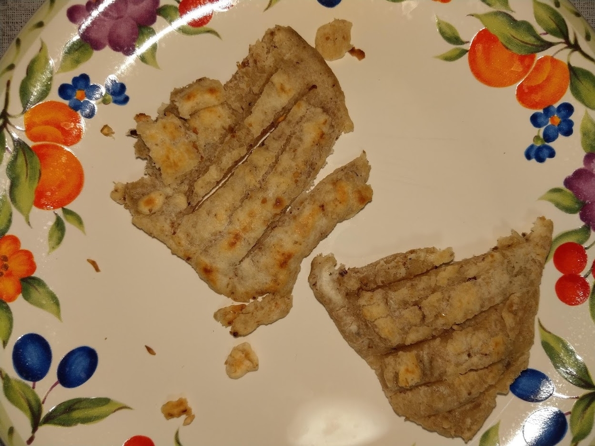 焼き上がった虫入トルティーヤ