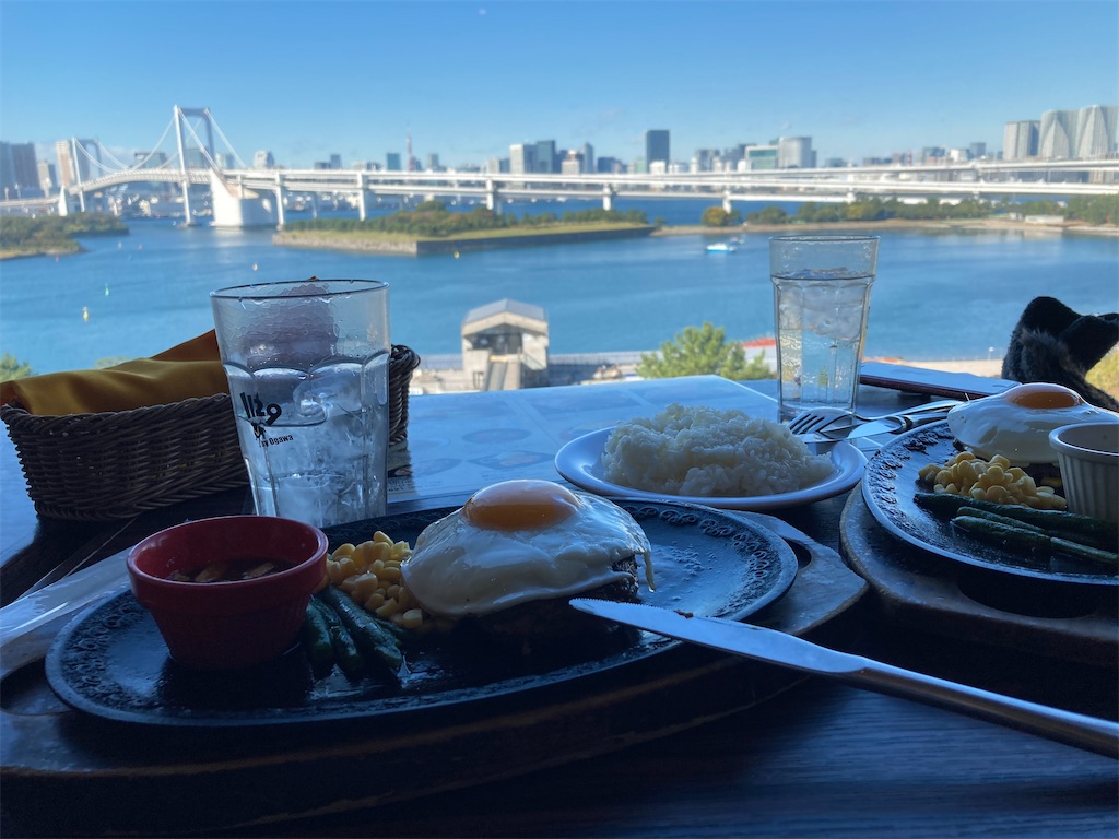 青い景色を一望 良い眺めとハンバーグを楽しめる 1129 By Ogawa まかろに丸の気になるブログ