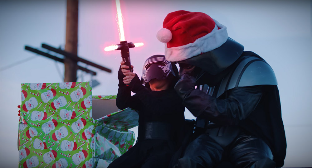 ダークサイドなクリスマス 祖父ダース ベイダーと孫カイロ レンが過ごす素敵な時間 Darth Santa Strikes Back ぼくと むじなと ラフカディオ