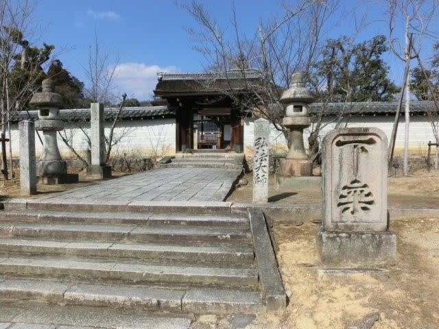 龍と仁と天と8 仁和寺奥院より二王門へ - 気分はガルパン、、ゆるキャン