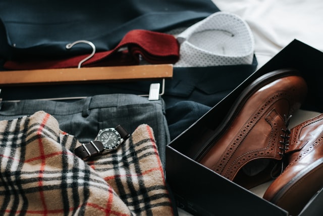 洋服が置かれている様子