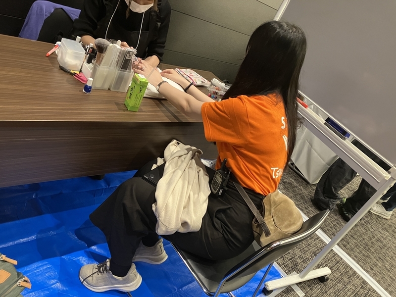 会場で提供されていたネイル企画の様子